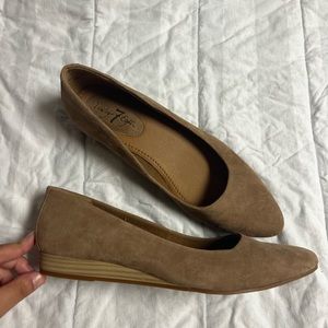 Vintage 7 Eight Heeled Flat NWOT